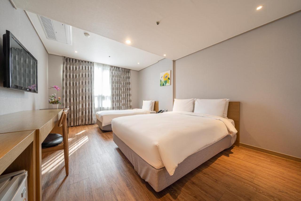 Hotel Ramada By Wyndham Seoul Dongdaemun Exterior foto