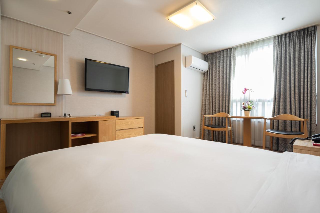 Hotel Ramada By Wyndham Seoul Dongdaemun Exterior foto