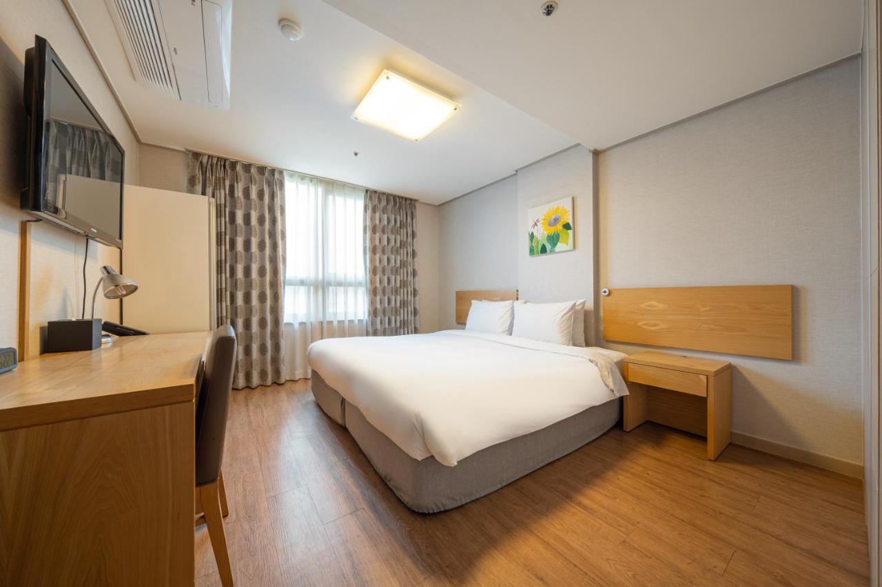 Hotel Ramada By Wyndham Seoul Dongdaemun Exterior foto