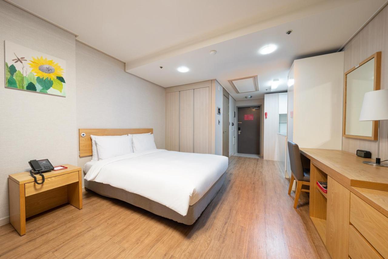 Hotel Ramada By Wyndham Seoul Dongdaemun Exterior foto