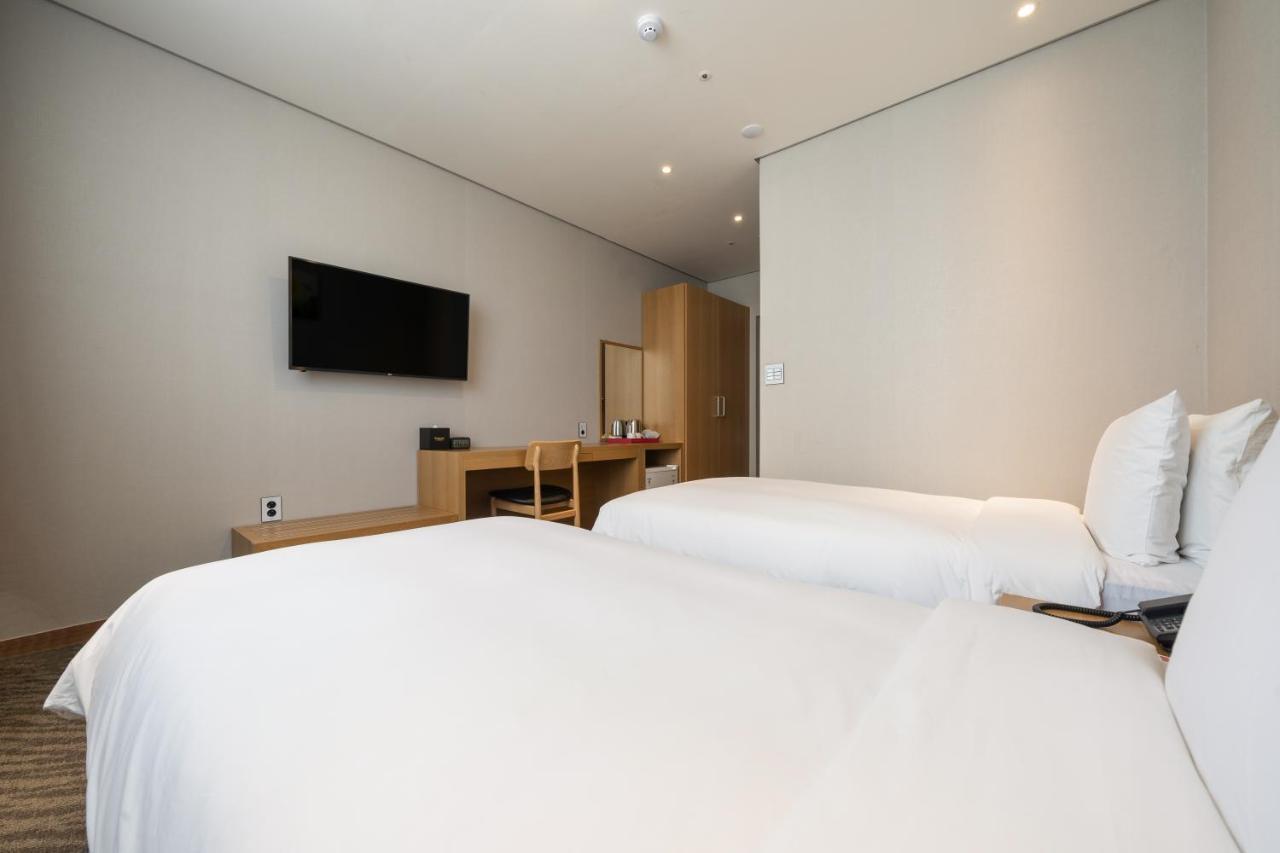 Hotel Ramada By Wyndham Seoul Dongdaemun Exterior foto