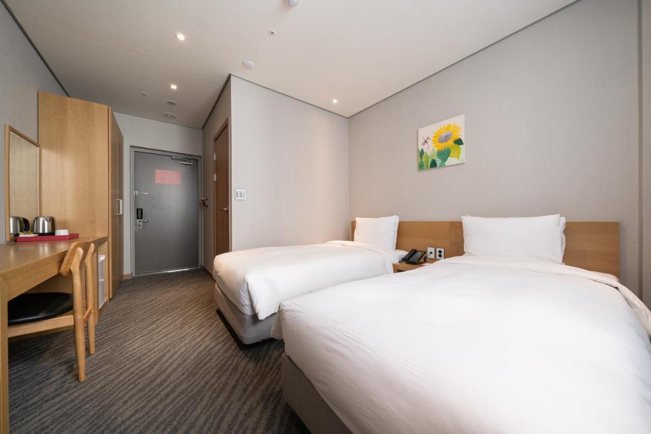Hotel Ramada By Wyndham Seoul Dongdaemun Exterior foto