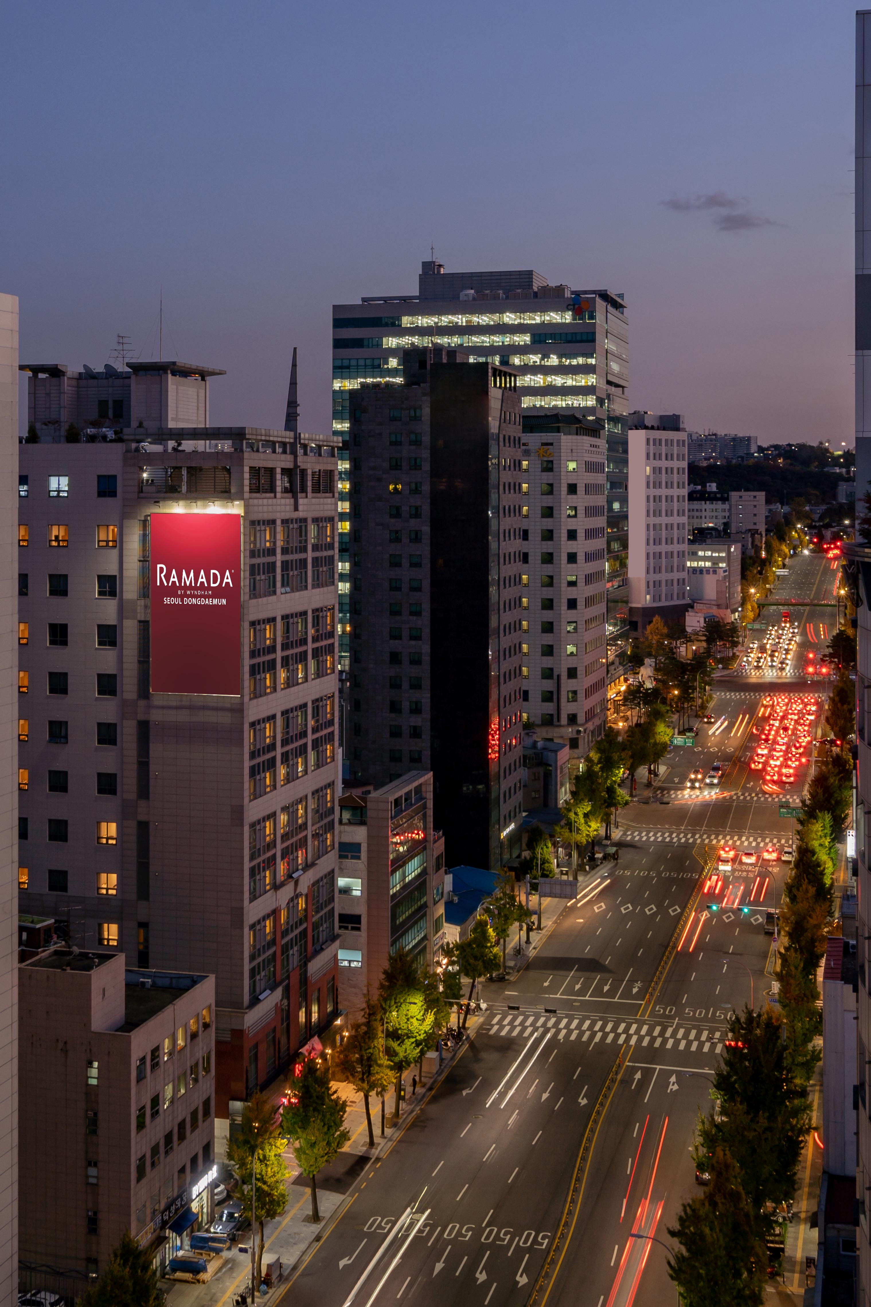 Hotel Ramada By Wyndham Seoul Dongdaemun Exterior foto