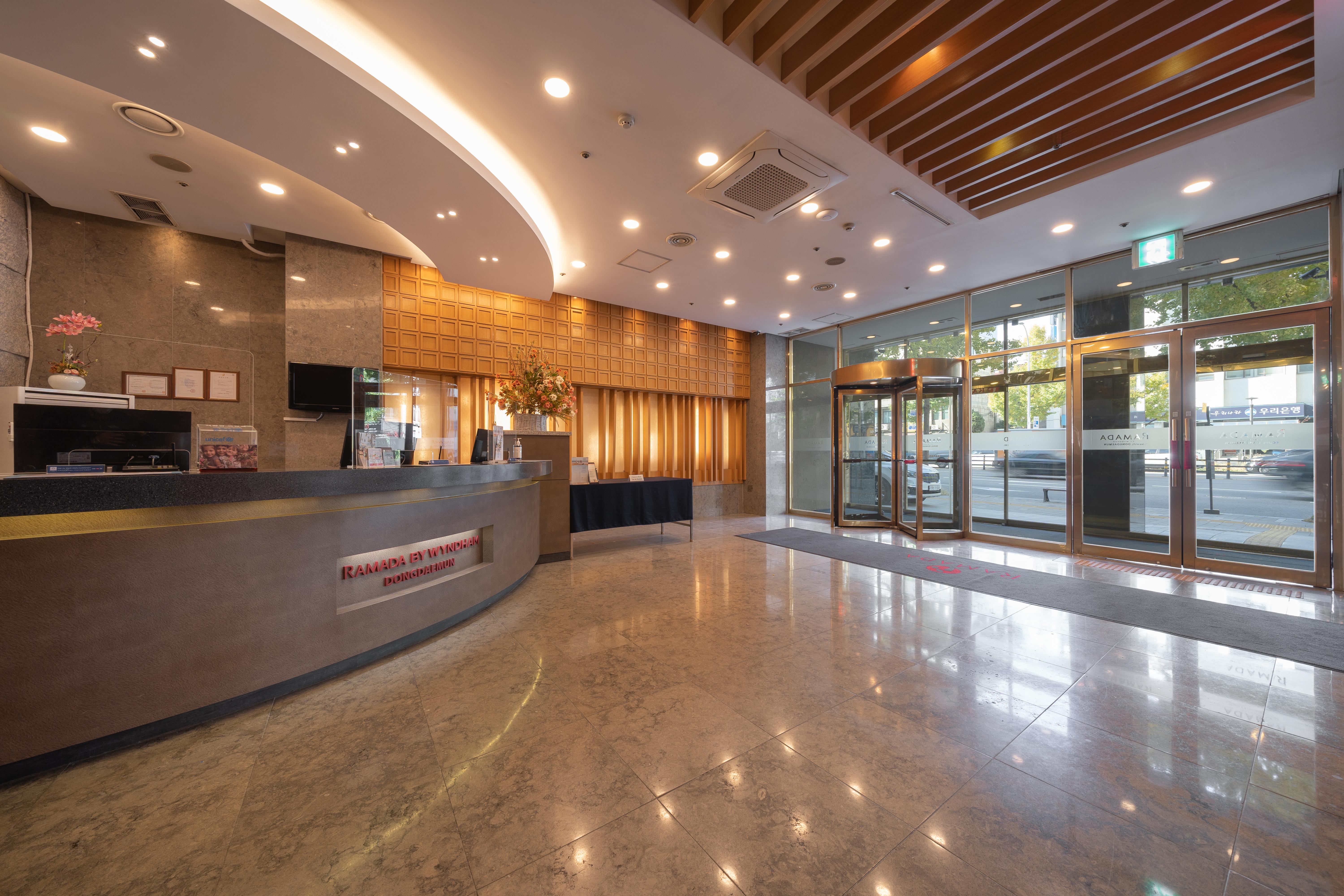 Hotel Ramada By Wyndham Seoul Dongdaemun Exterior foto